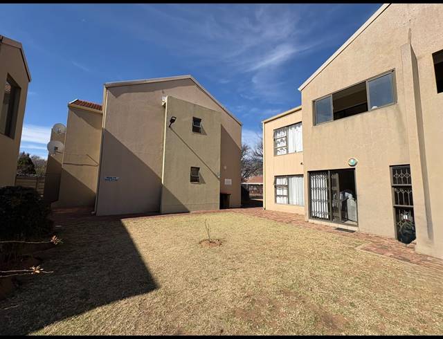 2 BEDROOM APARTMENT FOR SALE IN SASOLBURG EXT 23